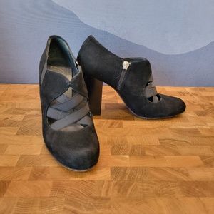 DONALD J PLINER CELIA Black Suede Pump Booties